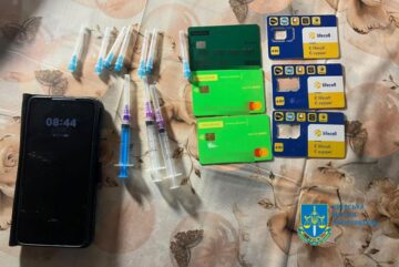 Суд у Києві: троє мешканців постачали наркотики до СІЗО в цукерках і бананах - 1