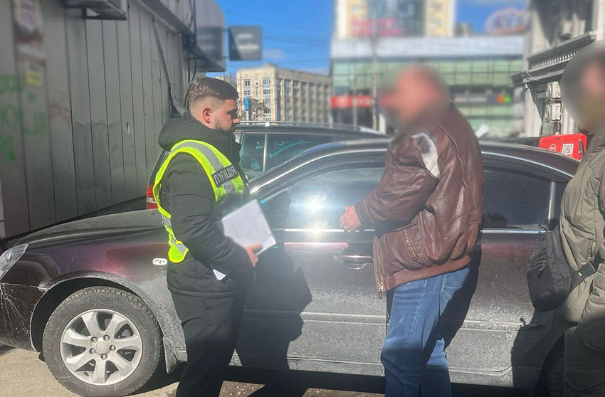 Масштабна афера в Києві: продавали фальшиві довідки про непридатність до служби - 1