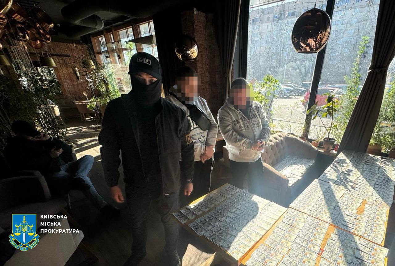 У Києві викрили чотирьох організаторів схем ухилення від мобілізації - 1