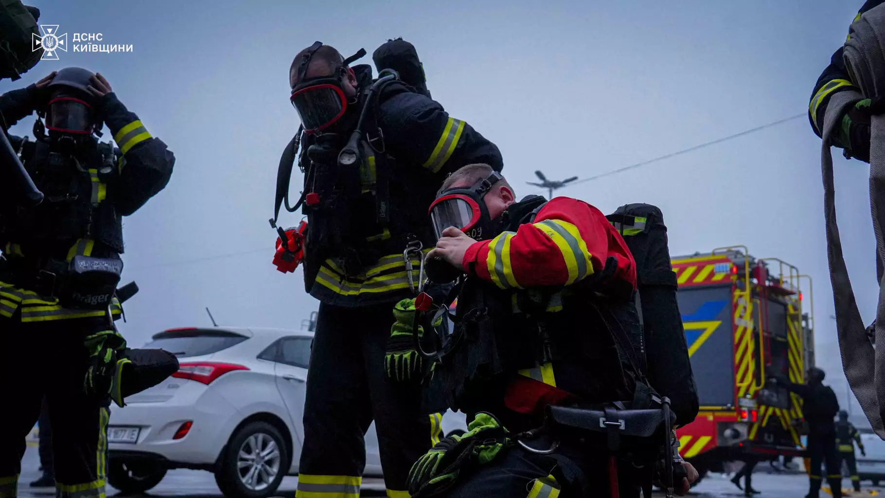 У Бориспільському районі рятувальники відпрацювали сценарій удару БпЛА по ТРЦ - 4