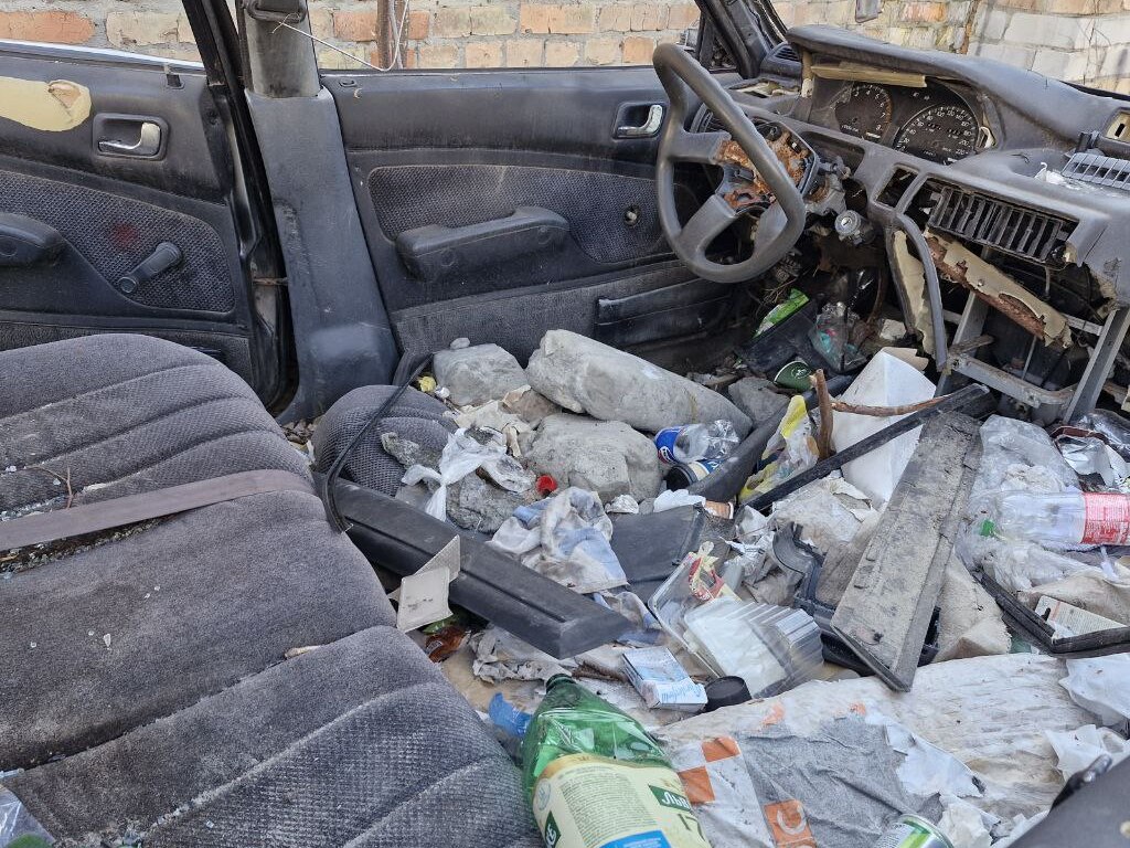 Оболонь без металобрухту: Київ масово прибирає покинуті авто - 1