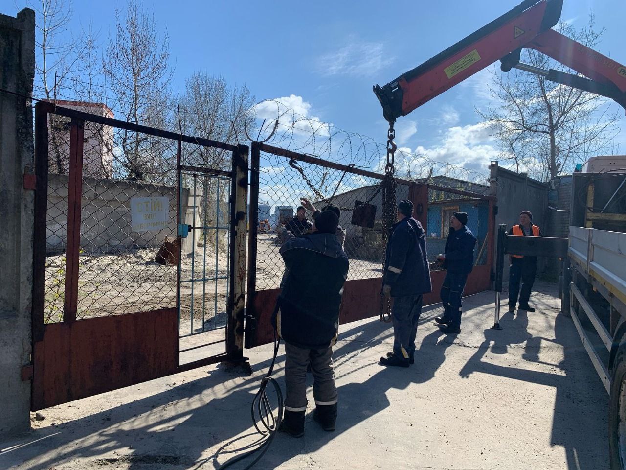 У Києві демонтували незаконні огорожі: де і чому їх прибрали - 2
