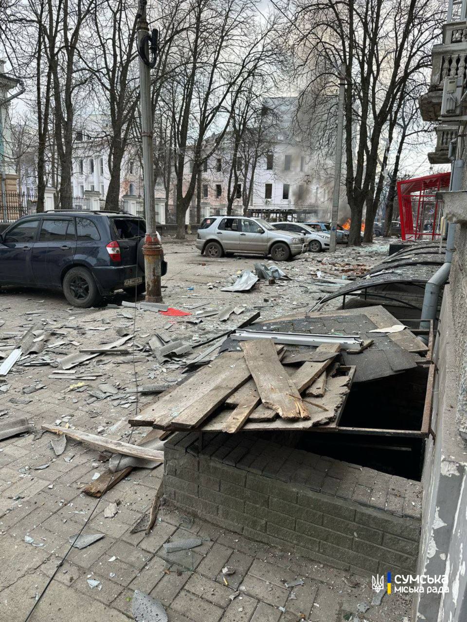 Ракетний удар по центру Сум: балістика влучила в тролейбус - 1