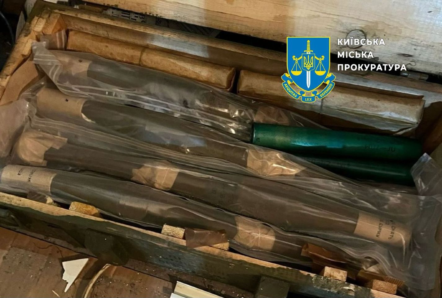 В Києві знайдено цілий арсенал зброї: гранати, РПГ та набої - 4