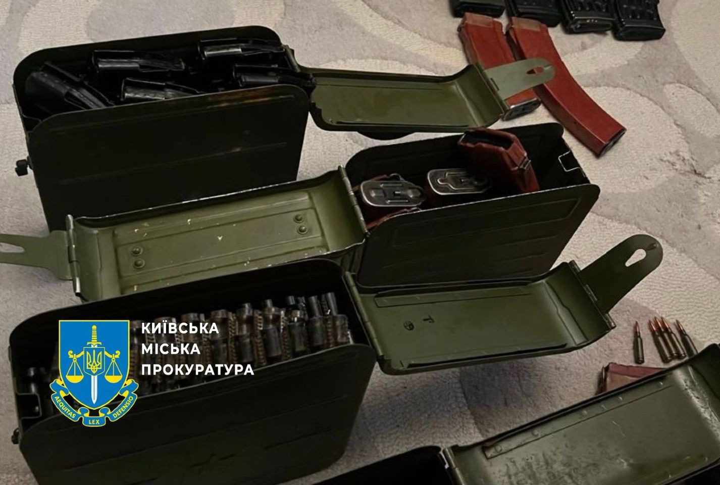 В Києві знайдено цілий арсенал зброї: гранати, РПГ та набої - 1