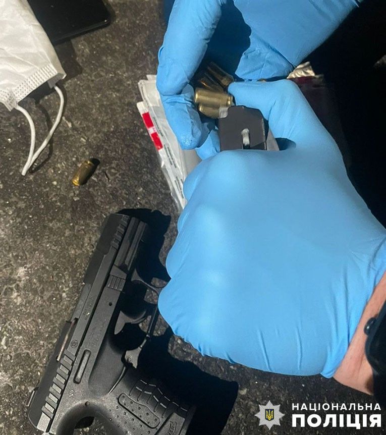 У Києві засудили іноземця за розбійний напад на Андріївському узвозі - 1