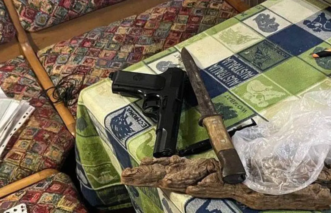 У Голосіївському районі Києва чоловік погрожував ножем та вибухівкою - 2