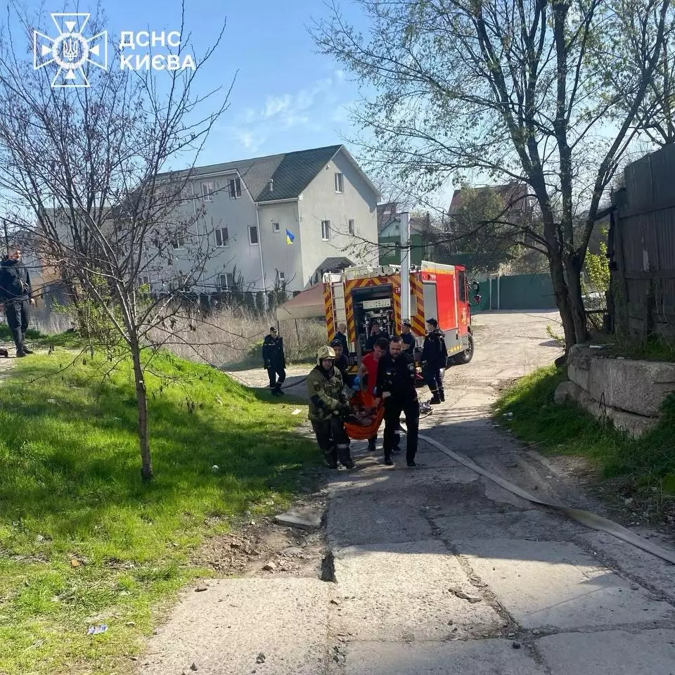 Троє постраждалих під час пожежі в Києві: що сталося на вулиці Чавдар - 1