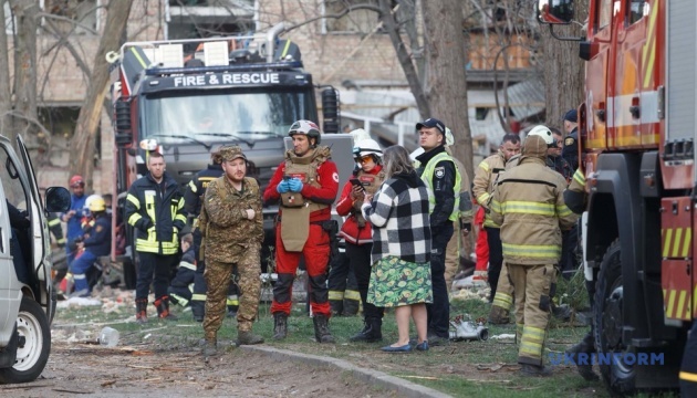 Київ після обстрілу: ситуація з електропостачанням і рятувальними роботами - 2