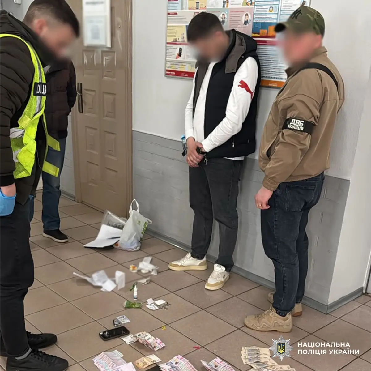 У Києві затримали "бігунків", які допомагали скласти водійський іспит - 1