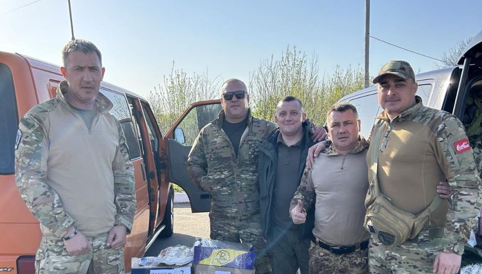 Володарська громада передала допомогу українським захисникам на фронт - 1