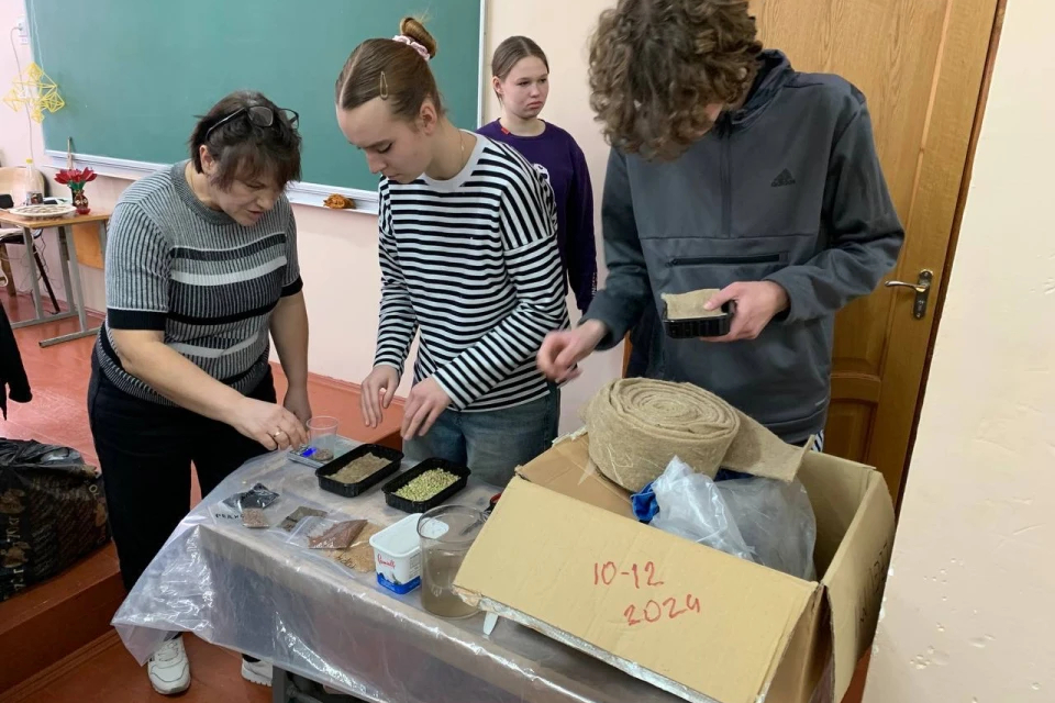 Як школярі у Славутичі заробляють гроші, вирощуючи квіти й овочі - 3