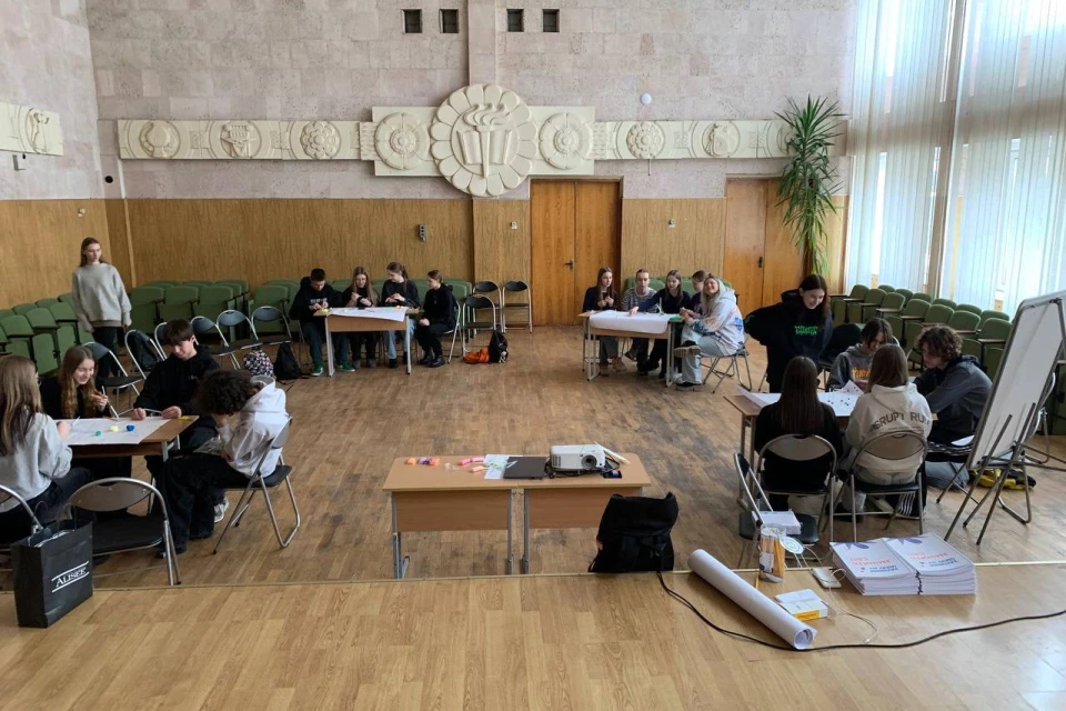 Як школярі у Славутичі заробляють гроші, вирощуючи квіти й овочі - 2