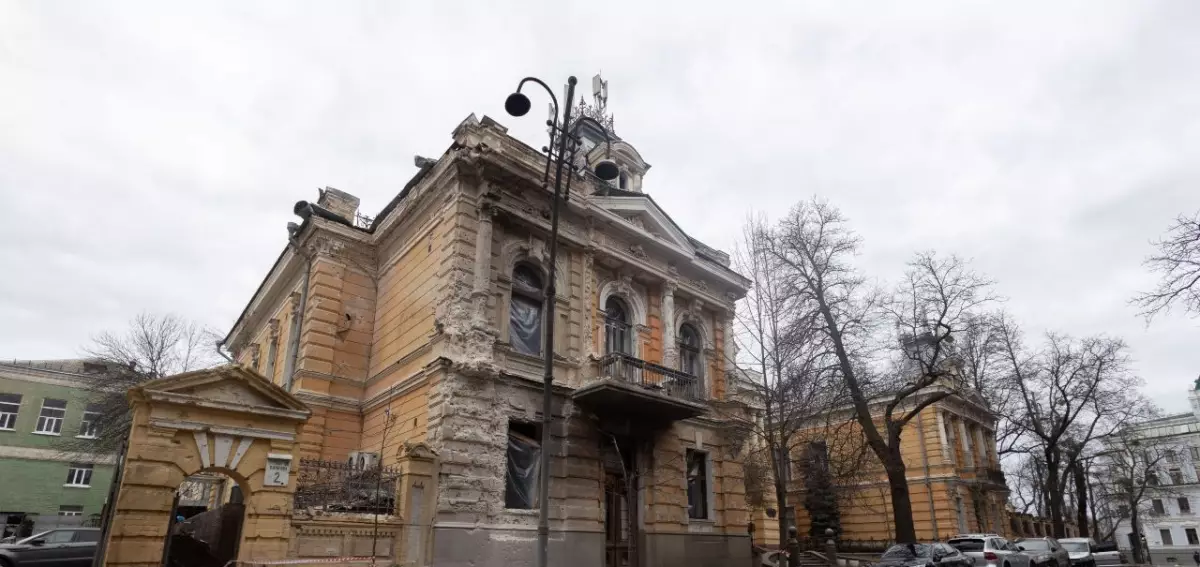 Київ оцифрував архівну документацію історичної будівлі Спілки письменників після атаки дронів - 1