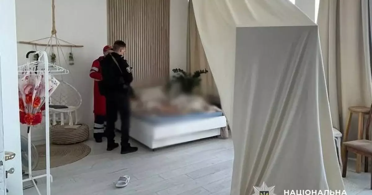 «Хотіли святкувати, але все закінчилось трагедією»: у Києві хлопець задушив дівчину у фотостудії - 1