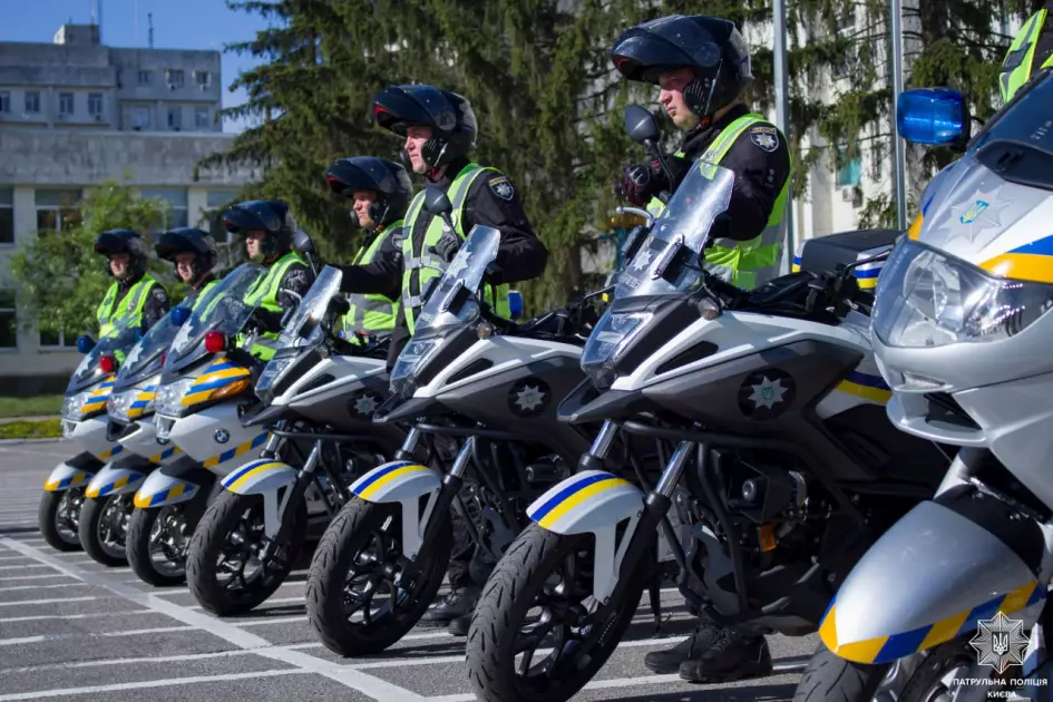 На вулиці Києва повернулися патрулі на велосипедах, мотоциклах та конях: що варто знати - 3