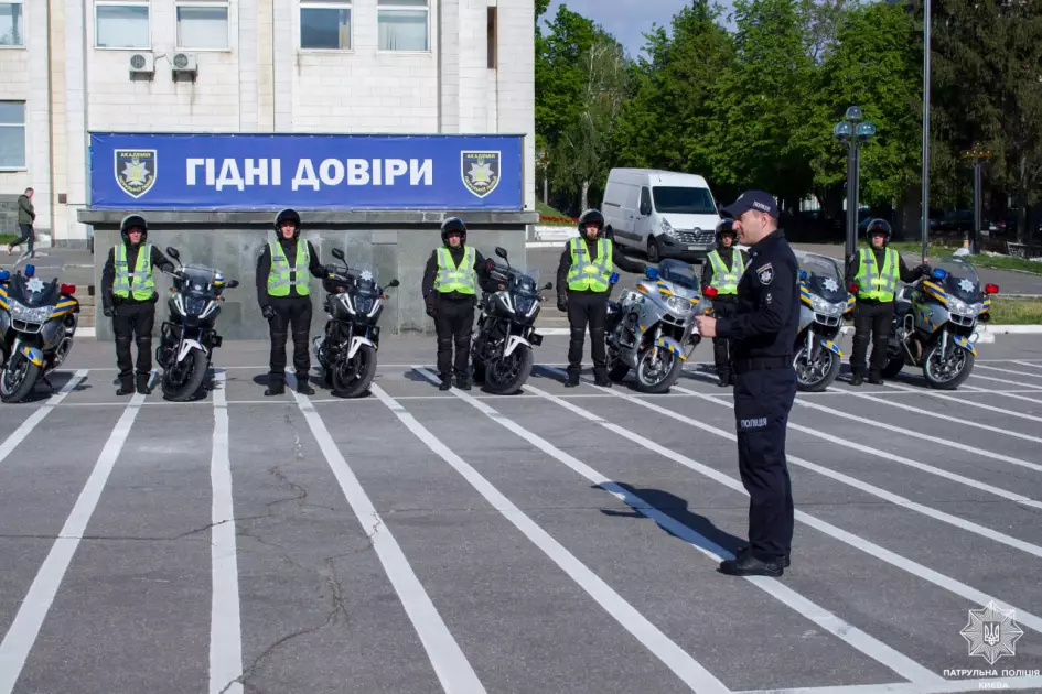 На вулиці Києва повернулися патрулі на велосипедах, мотоциклах та конях: що варто знати - 4