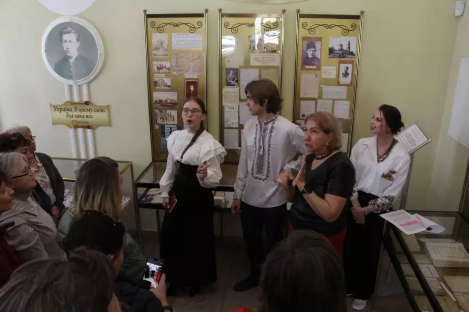 У Києві провели театралізовану екскурсію для людей із порушеннями слуху - 1