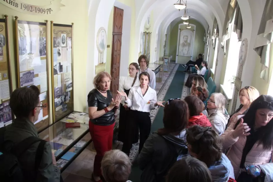 У Києві провели театралізовану екскурсію для людей із порушеннями слуху - 2