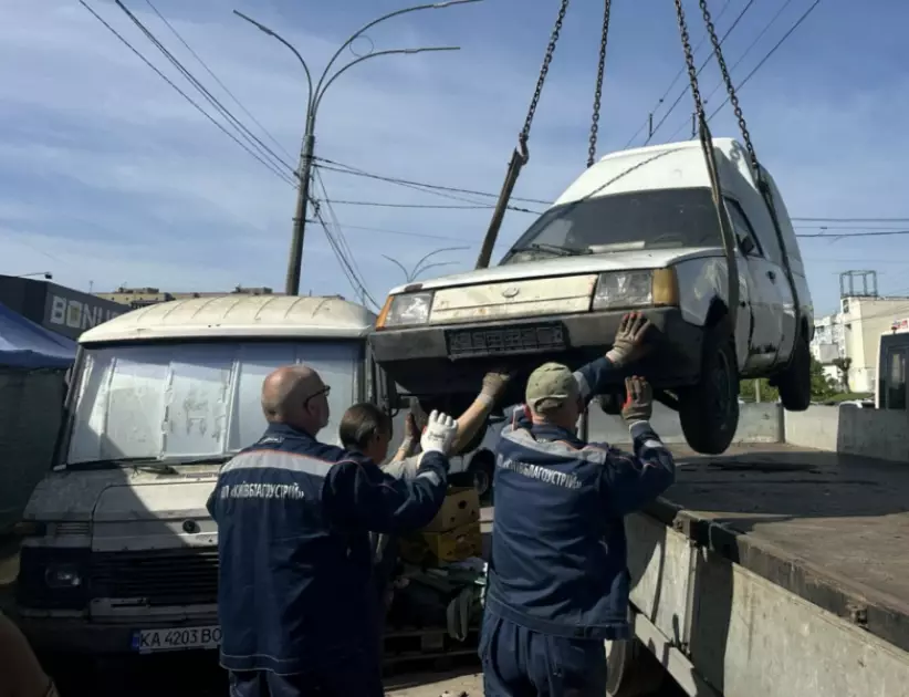 Київ без хаосу: у квітні демонтували майже 200 незаконних конструкцій, найбільше — на Оболоні - 1