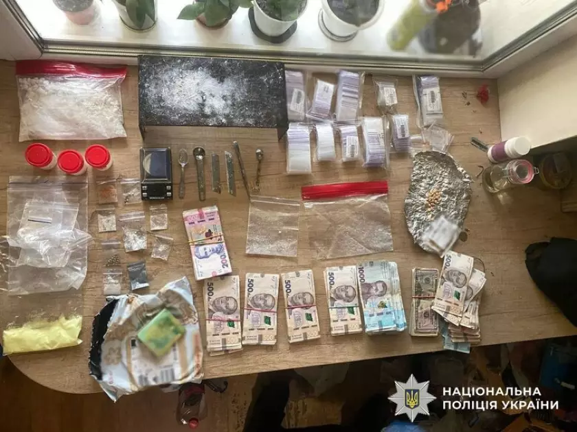 У Києві затримали шістьох учасників наркоугруповання з мільйонним обігом: усі деталі - 5