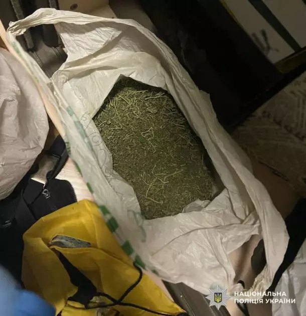 У Києві затримали шістьох учасників наркоугруповання з мільйонним обігом: усі деталі - 4