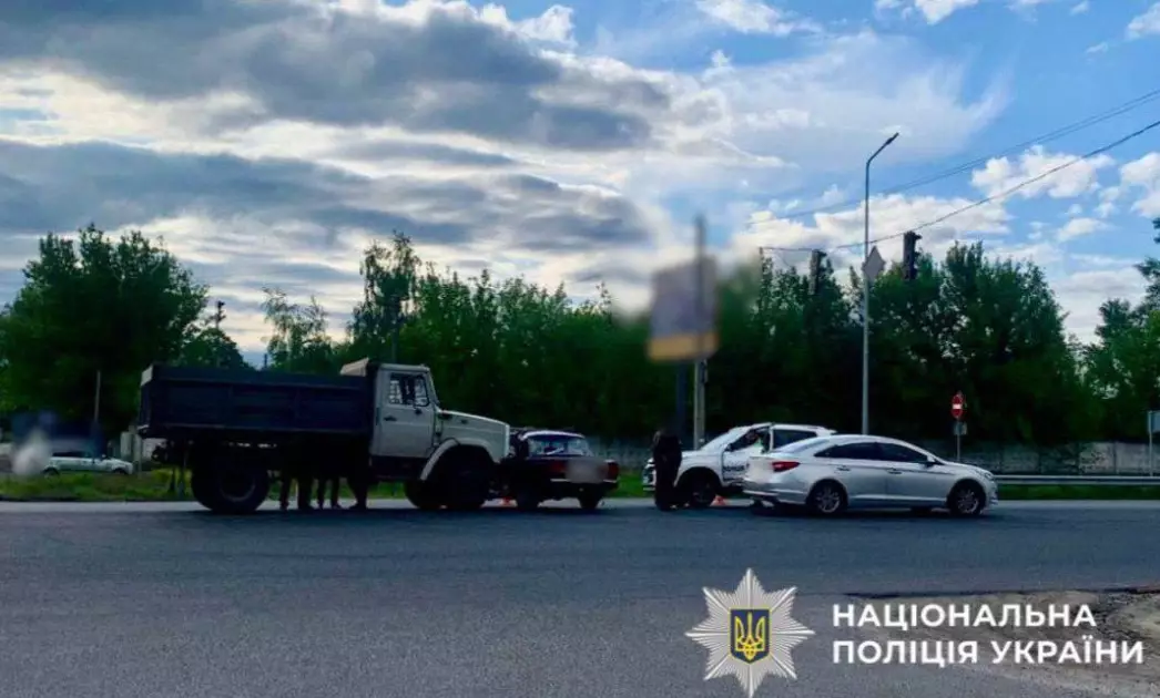 У Калинівці вантажівка протаранила ВАЗ: 74-річного водія госпіталізовано - 1