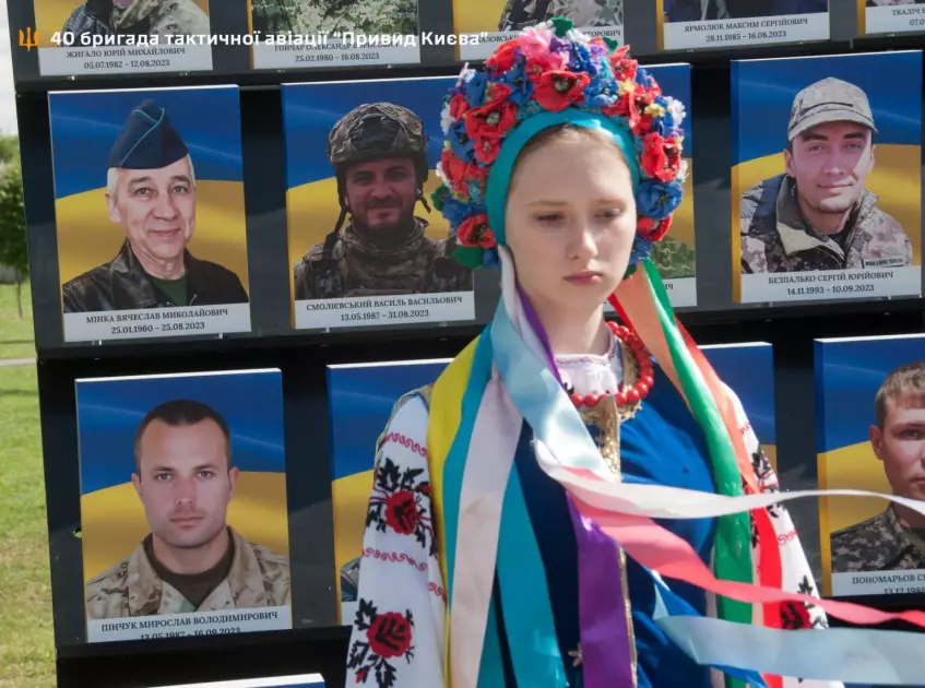У Борисполі відкрили меморіал на честь Привида Києва: що варто знати - 1