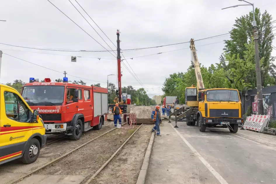 У Києві завершили аварійний ремонт тепломережі: як це вплинуло на транспорт - 4
