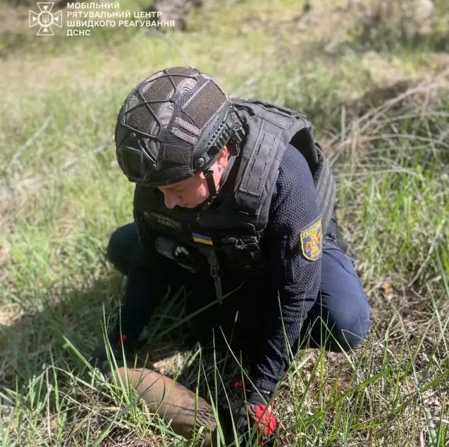 На Бучанщині виявили міну «НОНА»: як діяли сапери ДСНС - 1