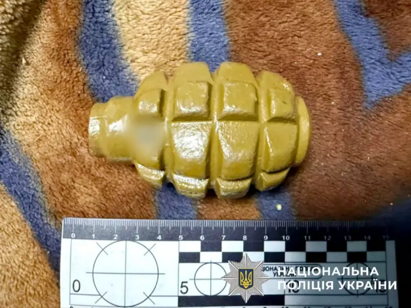 У Боярці чоловік зберігав вдома гранати та гранатометні постріли: поліція провела обшук - 1