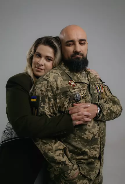 Від мрії про зустріч до спільного фонду: історія ведучої і волонтерки Юлі Карпової і ветерана Сергія Пономаренка - 1