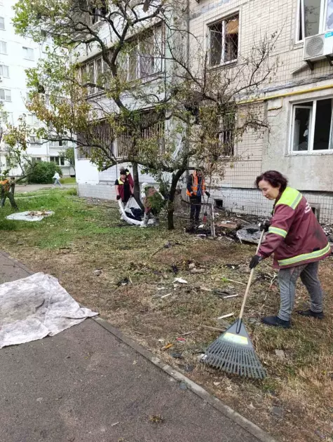 Київ після атаки: десятки пошкоджень і поранених — як місто оговтується після чергового удару - 1
