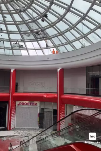 ТРЦ Blockbuster Mall у Києві постраждав під час масштабної дронової атаки - 1