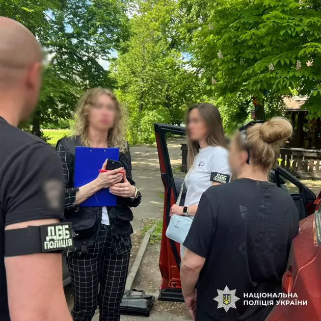 У Києві Нацполіція затримала жінку, яка за 4 тисячі доларів обіцяла зняти військовозобов’язаного з розшуку ТЦК - 2