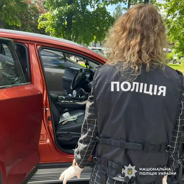 У Києві затримали шахрайку, яка обіцяла послуги з ухилення від мобілізації за 4000 доларів - 2