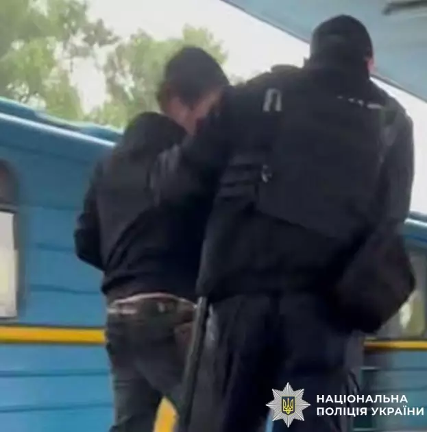 Екстремали в київському метро: що сталося і чому це небезпечно - 1