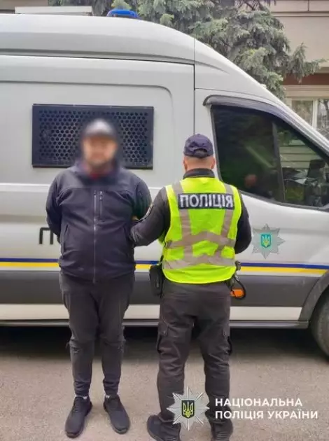 Київський альфонс обібрав жінку та поїхав на таксі до моря: справа вже у суді - 1