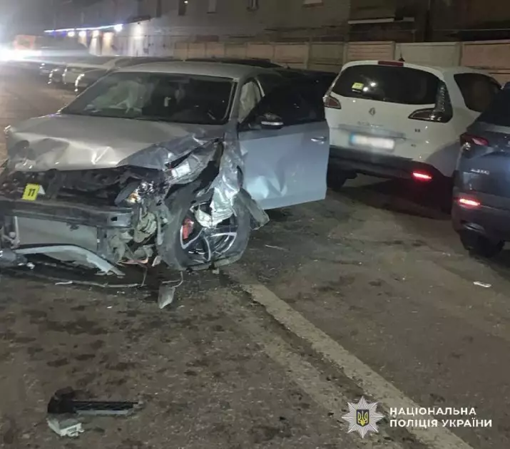 Суд у Києві: чоловік протаранив 7 авто, є постраждалі - 1