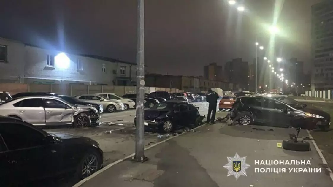 Суд у Києві: чоловік протаранив 7 авто, є постраждалі - 2
