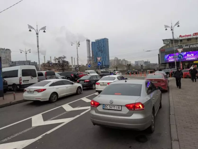 Нові зміни на Вокзальній площі: антипаркувальний острівець в зоні Kiss&Ride - 2
