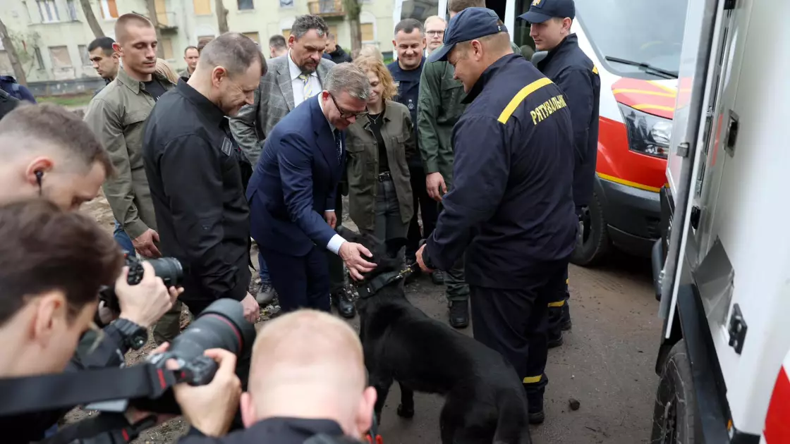 Прем'єр Фінляндії Петтери Орпо в Києві: Візит до місця ракетного удару по Святошинському району - 1