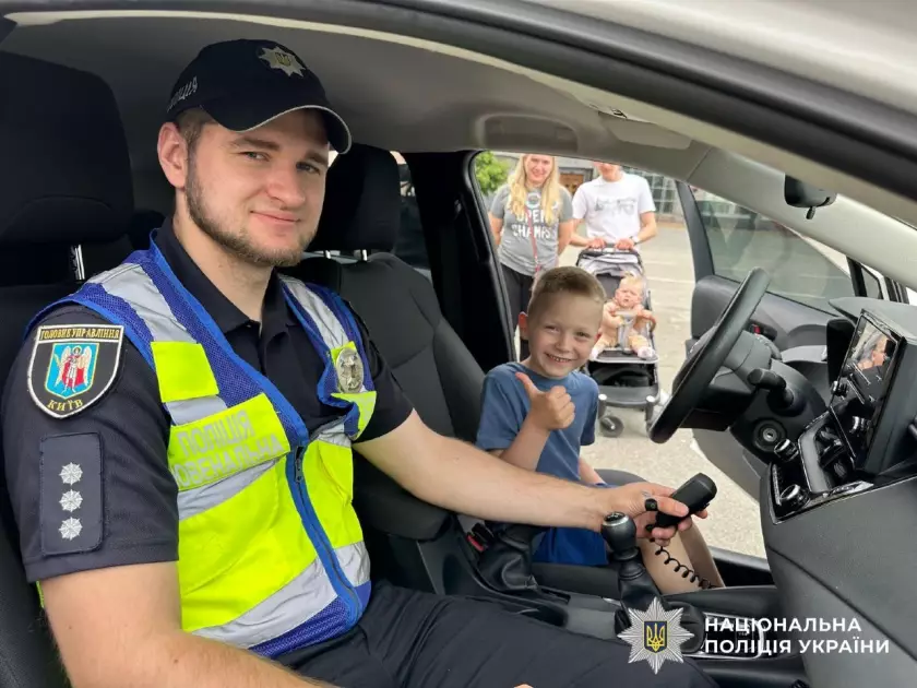 Свято безпеки для дітей на Контрактовій площі: як поліцейські навчили дітей правилам безпеки - 4