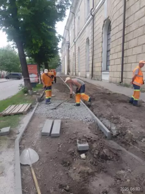 Київ стане зручнішим для всіх: безбар'єрні переходи на перехресті Цитадельної і Лаврської - 3