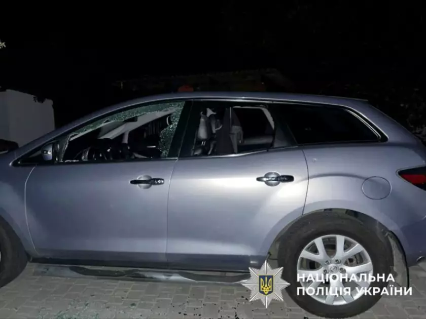 В Бориспільському районі зафіксовано наслідки нічної атаки БпЛА: пошкоджені будинки та автомобіль - 1
