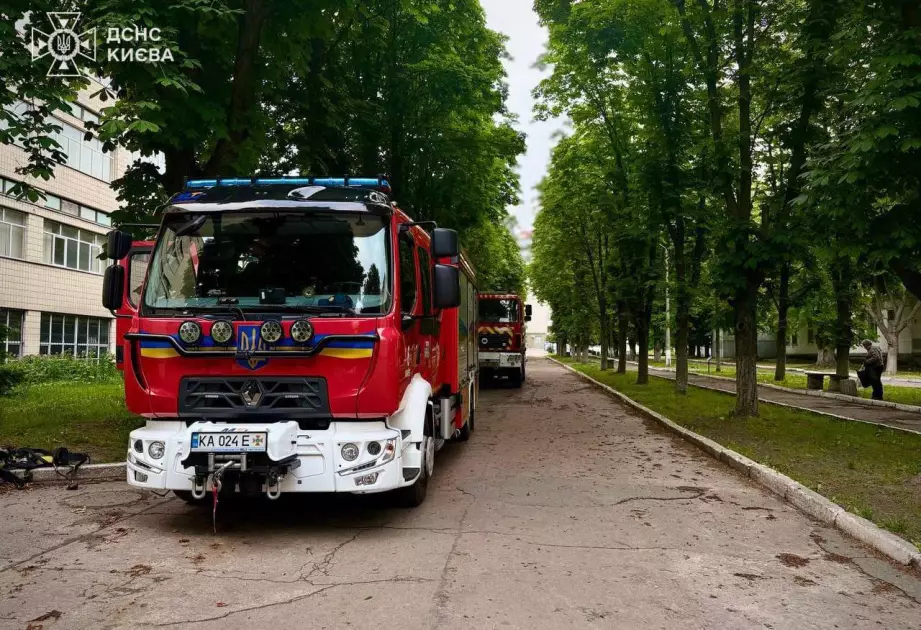 Масштабна пожежа в авіаційному інституті Києва: полум’я охопило 7 поверхів - 2