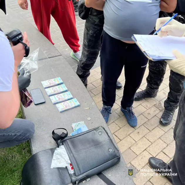 У столиці Нацполіція затримала зловмисника, який обіцяв звільнити чоловіка з в'язниці - 3
