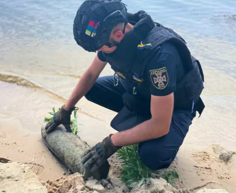 На березі Київського водосховища знайдено небезпечну реліквію минулого - 1