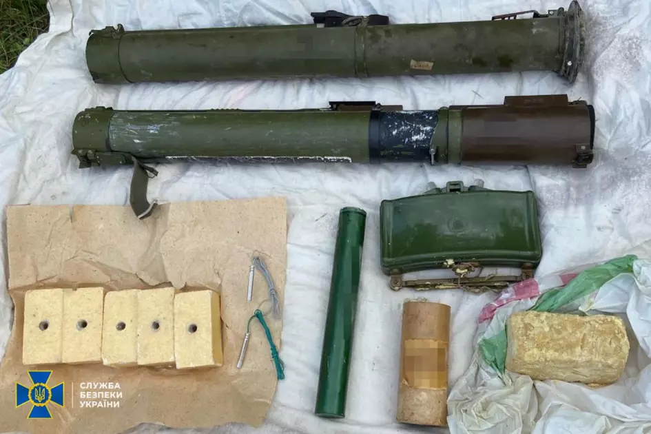 В Україні затримано групу ділків, які намагалися продати трофейну зброю - 5