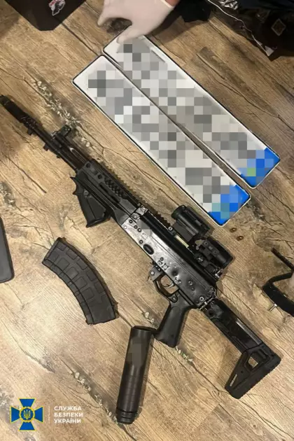 В Україні затримано групу ділків, які намагалися продати трофейну зброю - 3